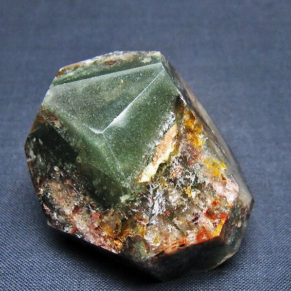 グリーンファントム 原石 [t577-4887]