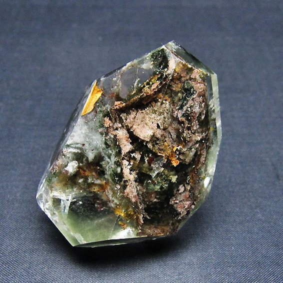 グリーンファントム 原石 [t577-4902]