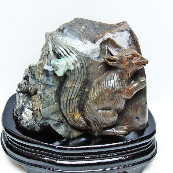 2.2Kg エメラルド 手彫り リス 置物[T583-1138]