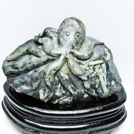 エメラルド 手彫り タコ 置物[T583-1151]