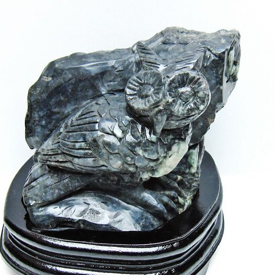 2Kg エメラルド 手彫り フクロウ 置物[T583-1153]