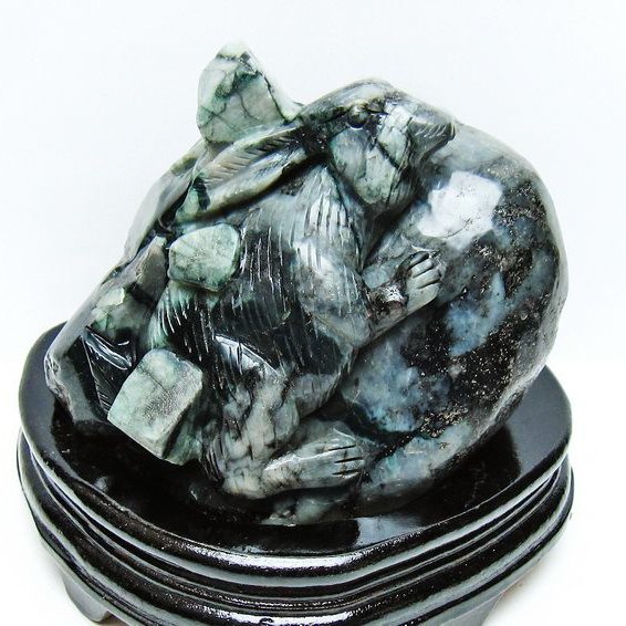 2.5Kg エメラルド 手彫り ウサギ 置物[T583-1168]