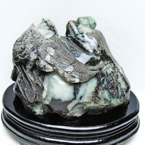 2.3Kg エメラルド 手彫り 鷹 置物[T583-1170]