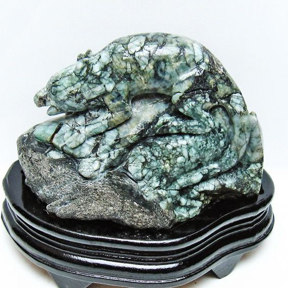 1.8Kg エメラルド 手彫り アザラシ 置物[T583-1171]