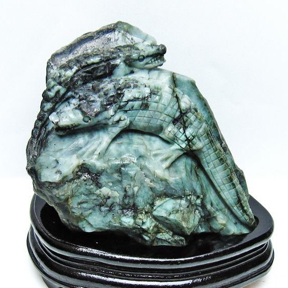 2.5Kg エメラルド 手彫り ワニ 置物[T583-1188]