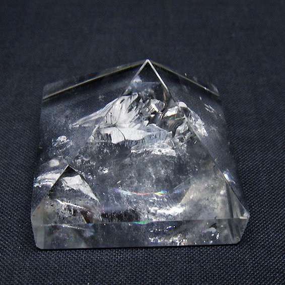虹入り ヒマラヤ水晶ピラミッド [t600-2663]