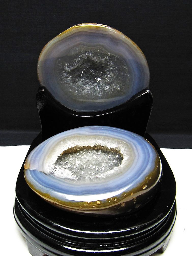 1.6Kg ペア水晶トレジャーメノウ [t604-8126]