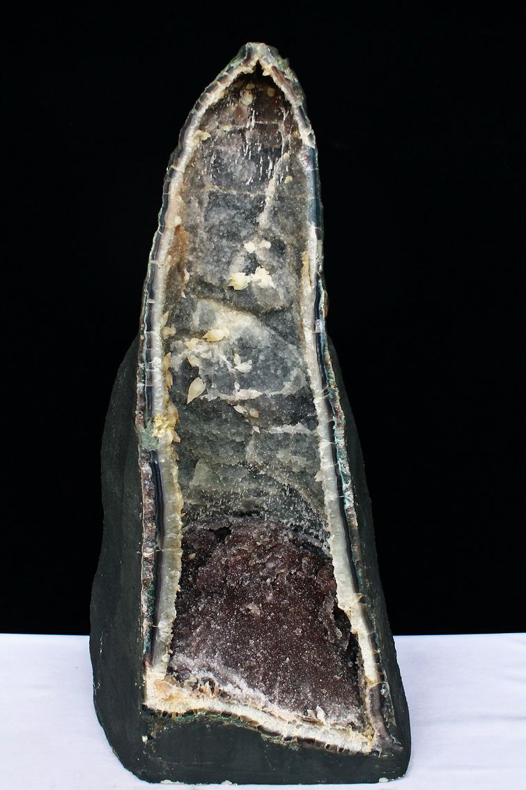 52.5Kg ブラジル産 アメジストドーム 個性を内包したレア紫結晶 カルサイト共生同梱不可[T611-6353]