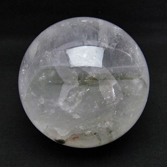 1.9Kg 虹入り グリーンファントム水晶 丸玉 108mm [T62-13585]