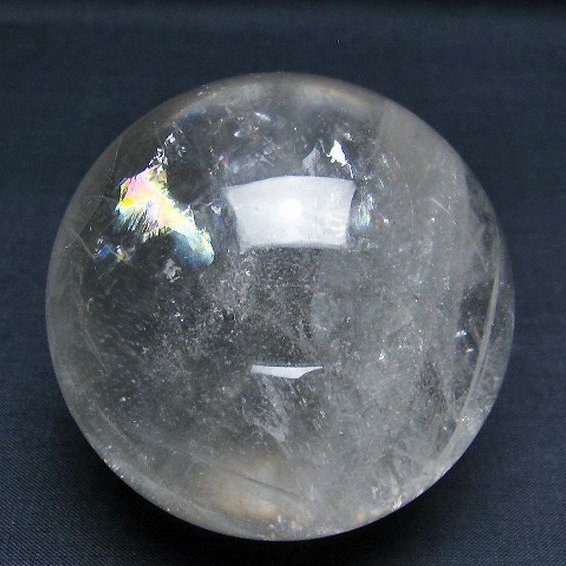 虹入り ヒマラヤ水晶 丸玉 70mm [T62-15424]