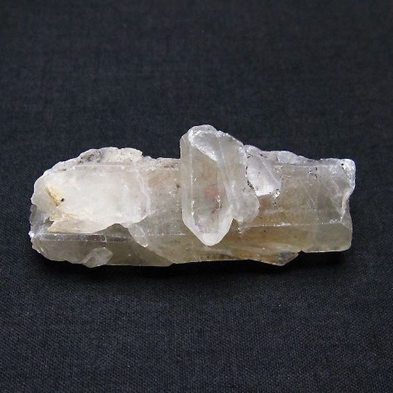 ガーデンルチル入り 水晶 原石[T626-1334]