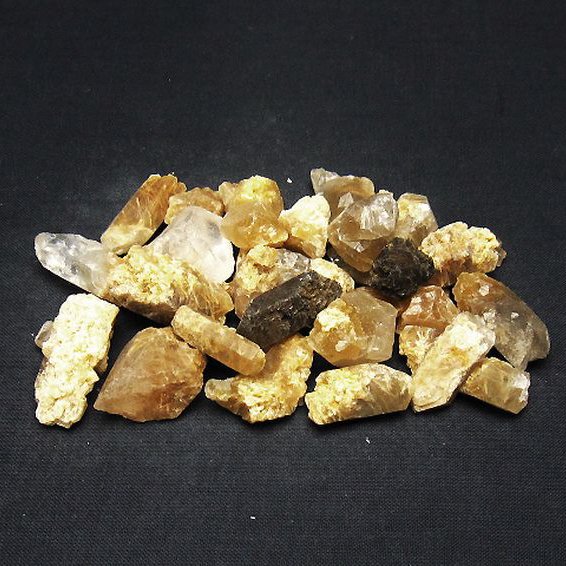 ルチル入り 水晶 原石 [t626-1680]