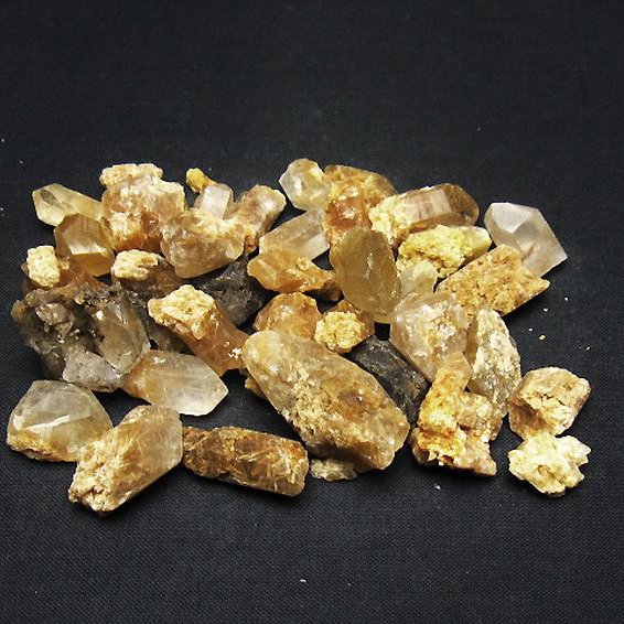 ルチル入り 水晶 原石 [t626-1681]