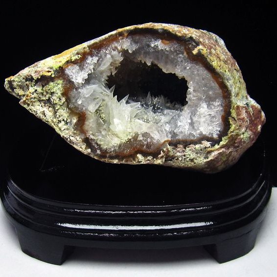 2.7Kg ブラジル産  アゲートドーム カルサイト共生[T640-1879]