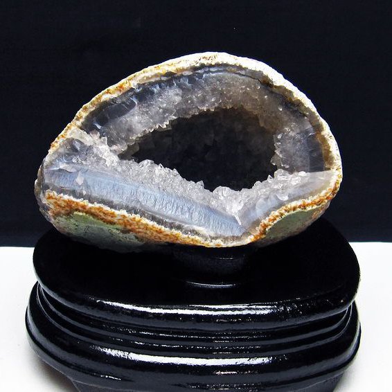 ウルグアイ産 アゲート水晶ドーム [t640-2108]