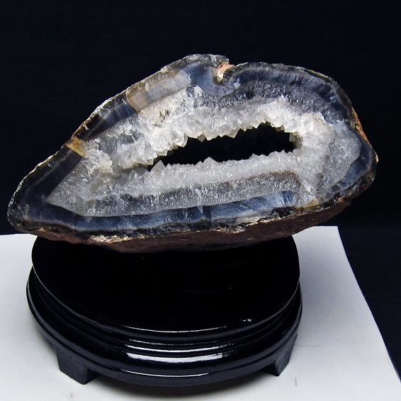 3.7Kg ウルグアイ産 アゲート水晶ドーム [t640-2457]