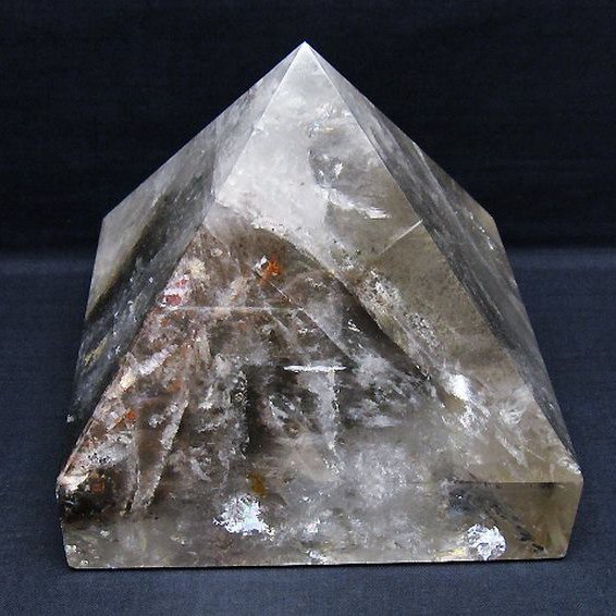 3Kg 虹入ガーデン水晶りピラミッド[T648-3752]