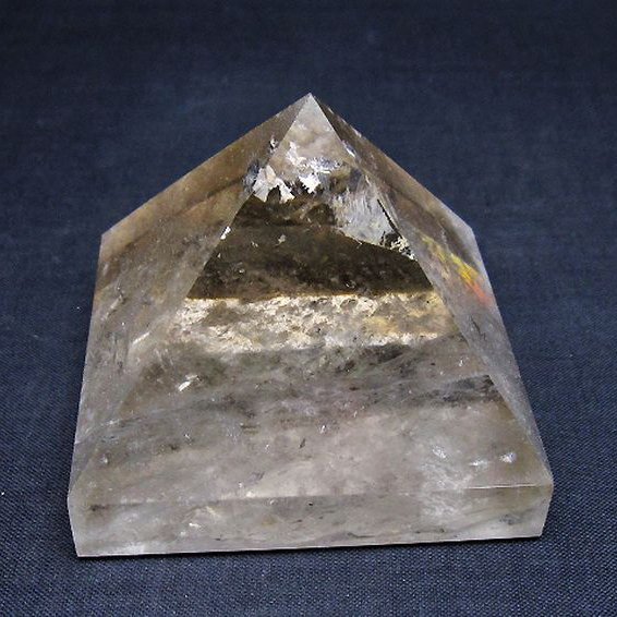 ヒマラヤ水晶ピラミッド [t648-3822]