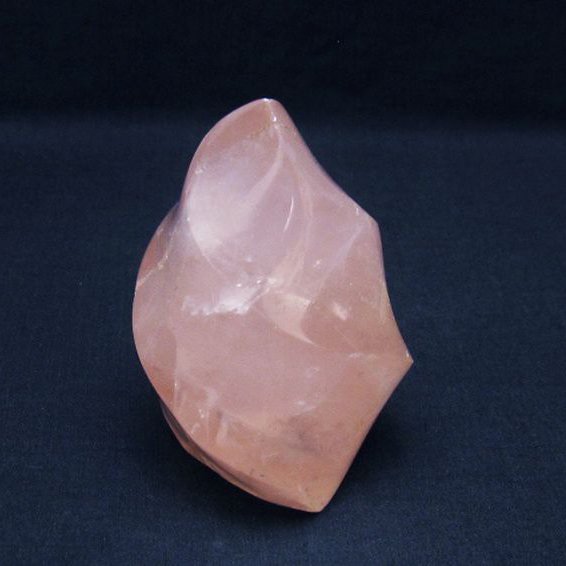 ローズクォーツ 炎（フレイム） ポリッシュ  置物[T653-3956]