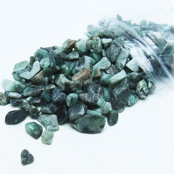 エメラルド さざれ[T672-1267]