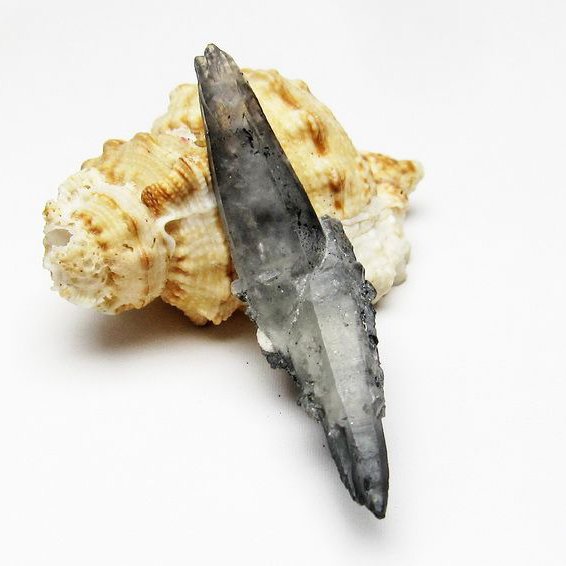 スティブナイトインクォーツ レーザークリスタル アメリカ産 [T679-1242]