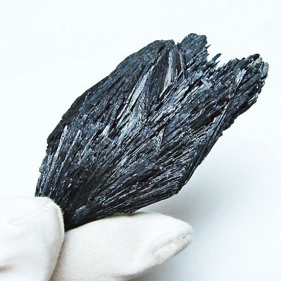 ブラック カイヤナイト 原石[T697-3875]