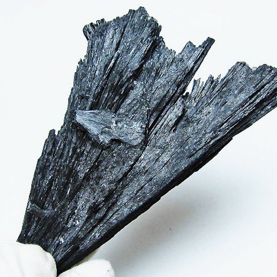 ブラック カイヤナイト 原石[T697-3965]