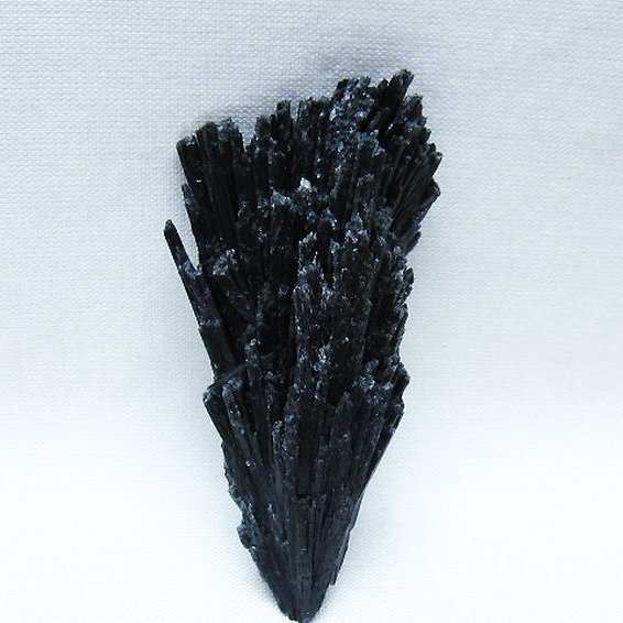 ブラック カイヤナイト 原石 [t697-4316]