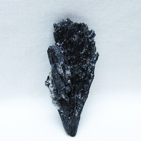 ブラック カイヤナイト 原石 [t697-4364]