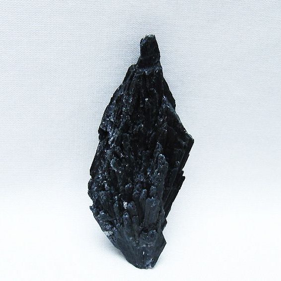 ブラック カイヤナイト 原石 [t697-4367]