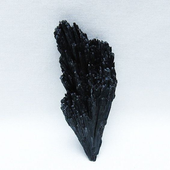 ブラック カイヤナイト 原石 [t697-4371]