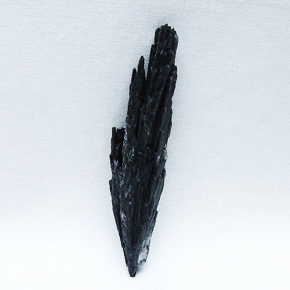 ブラック カイヤナイト 原石 [t697-4375]