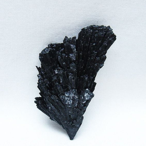 ブラック カイヤナイト 原石 [t697-4389]