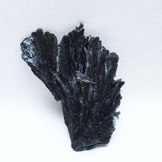 ブラック カイヤナイト 原石 [t697-4393]