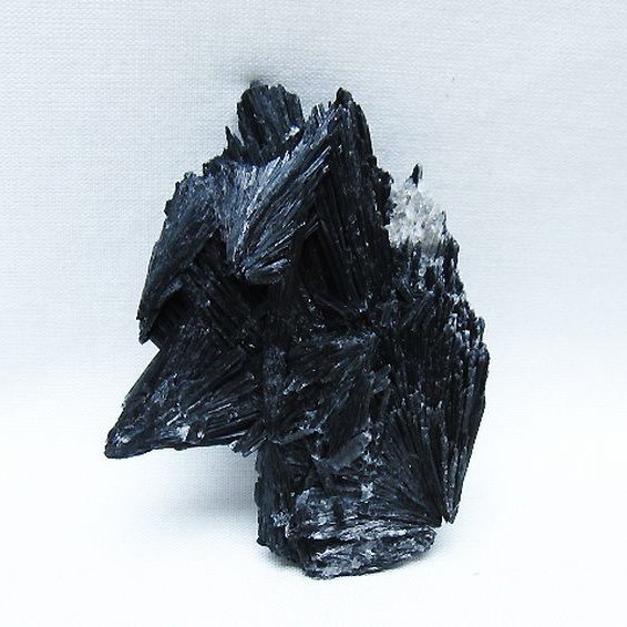 ブラック カイヤナイト 原石 [t697-4401]