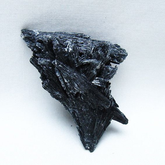 ブラック カイヤナイト 原石 [t697-4403]