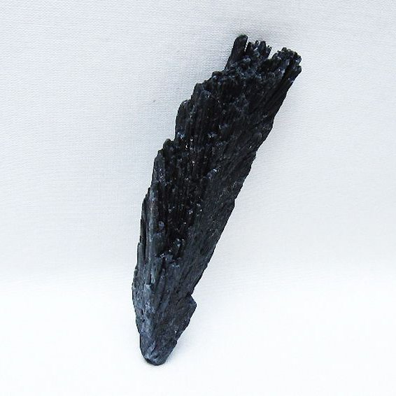 ブラック カイヤナイト 原石 [t697-4421]