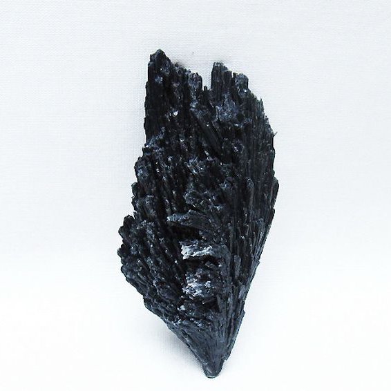 ブラック カイヤナイト 原石 [t697-4440]