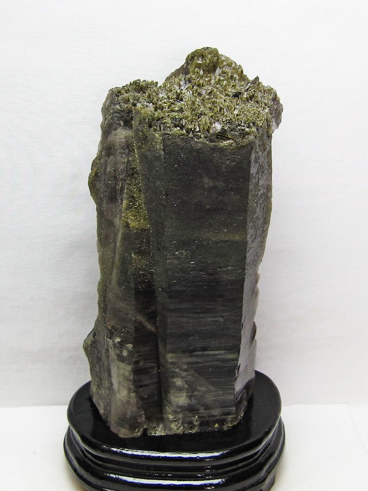 2.3Kg タイチンルチル入り ライトニング水晶 原石 [t704-1502]