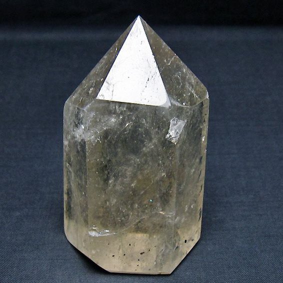 虹入り ルチル入り ライトニング水晶 六角柱[T705-7596]