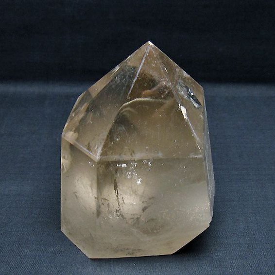 ライトニング水晶 六角柱[T705-7656]