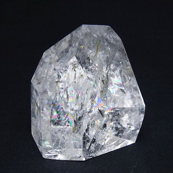 虹入り ヒマラヤ水晶 原石 [t72-3168]