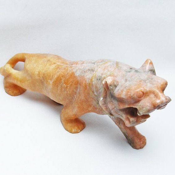 1.7Kg 赤インド翡翠 トラ 置物[T726-1543]