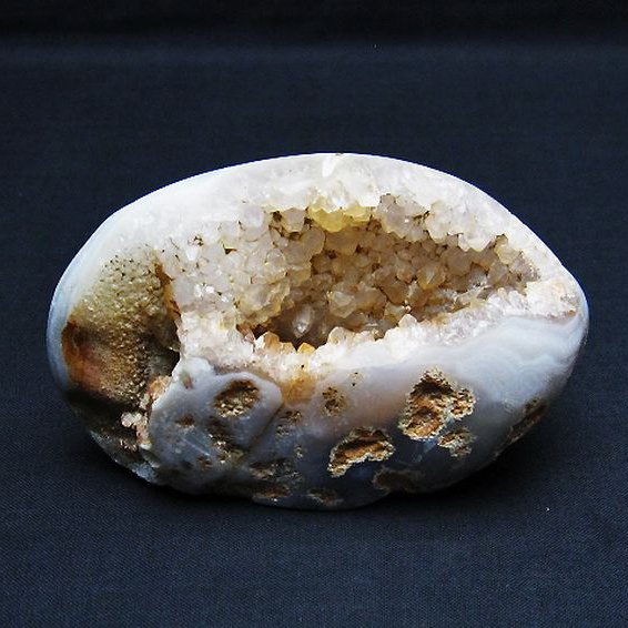 ウルグアイ産 アゲート水晶ドーム[T757-1746]