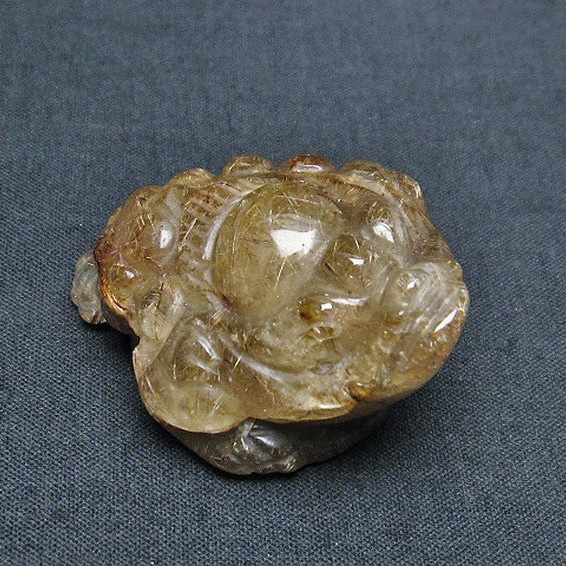 ルチルクォーツ（金針ルチル水晶） 金蟾  置物[T801-439]