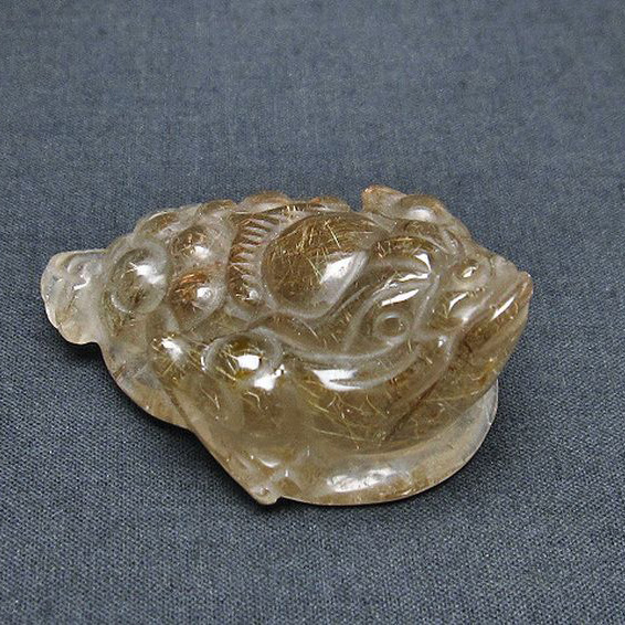 ルチルクォーツ（金針ルチル水晶） 金蟾  置物[T801-442]