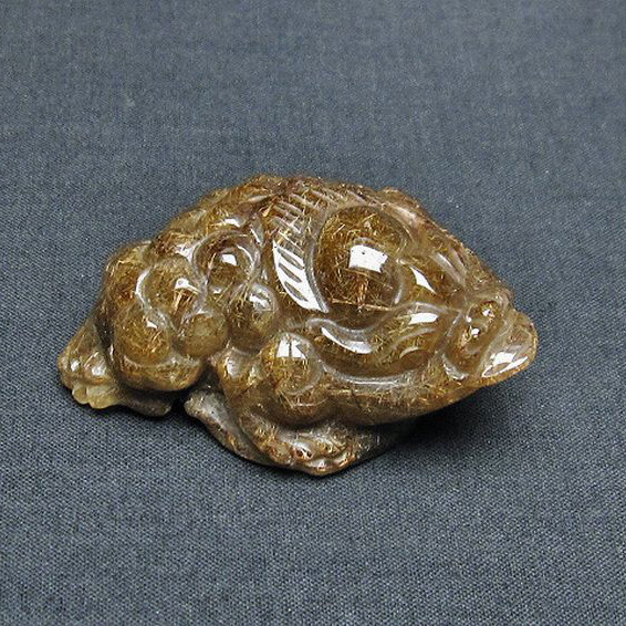 ルチルクォーツ（金針ルチル水晶） 金蟾  置物[T801-469]