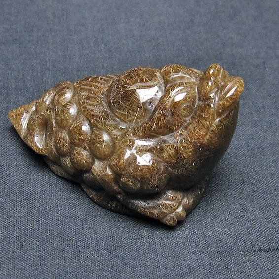 ルチルクォーツ（金針ルチル水晶） 金蟾  置物[T801-498]