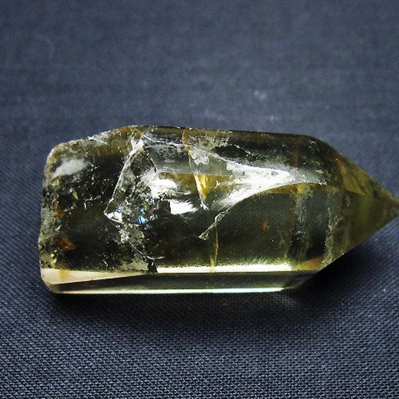 虹入り シトリン水晶 六角柱[T98-2277]