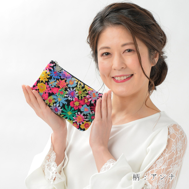＜アンナ＞フラットポーチ